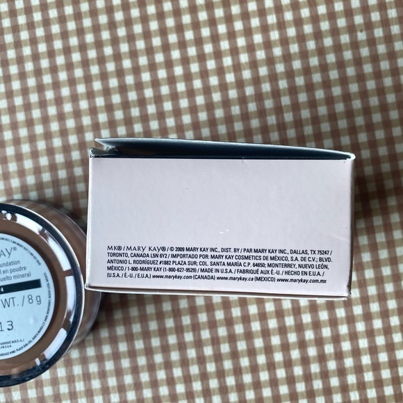 MARY KAY MINERAL POWDER
FOUNDATION. BRONZE 4. DISCONTINUED. NEW - Picture 5 of 11